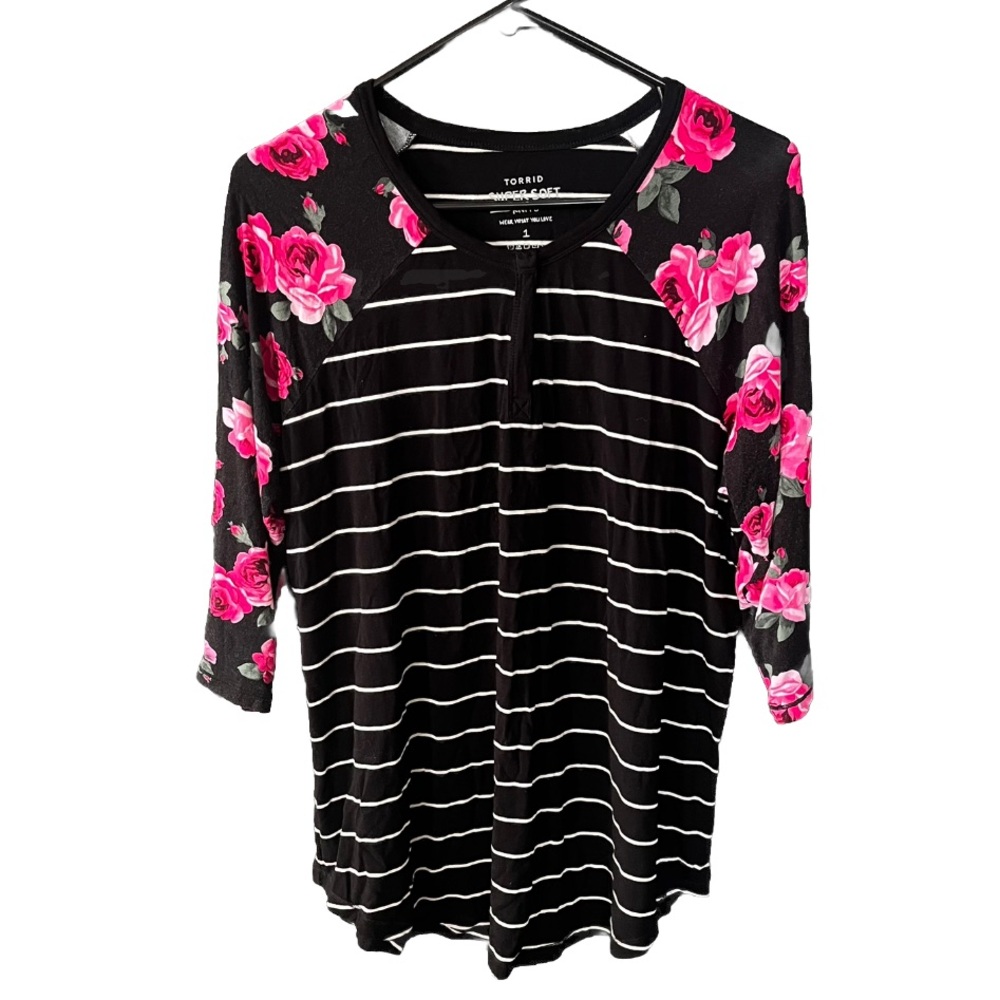 Torrid Black Floral Stripe Raglan Tee Super Soft Knots Size 1X 3/4 Sleeve Top